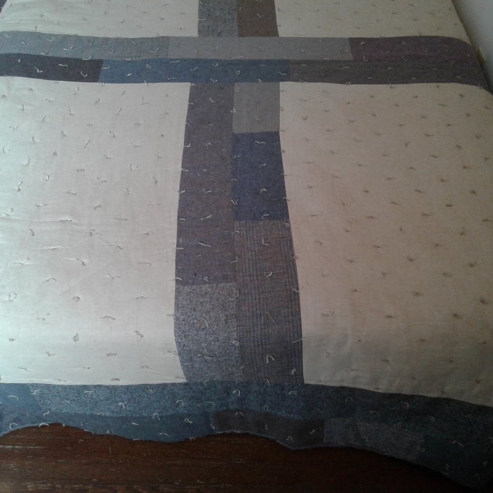Hand Crafted Reversable Wool Blend & Flannel Farm House, Queen size, Quilt - Picture 8 of 16